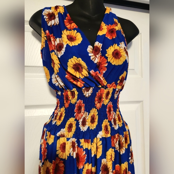 EUC blue flowered romper size large - Picture 3 of 4